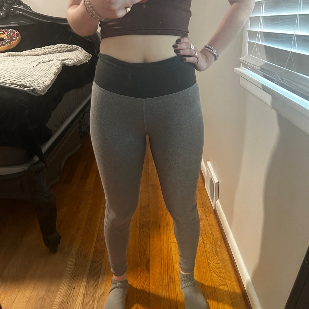 Fabletic Leggings Light Gray with a Dark Gray Waistband